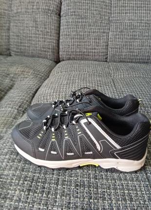 Кросівки нові, фірмові,чоловічі р.40.