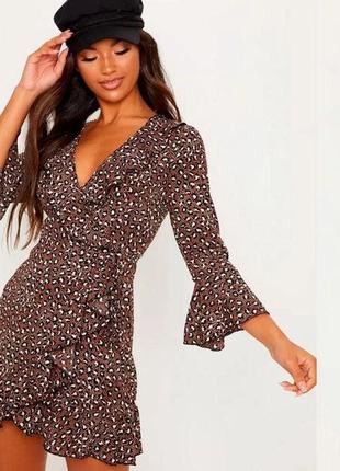 Платье prettylittlething