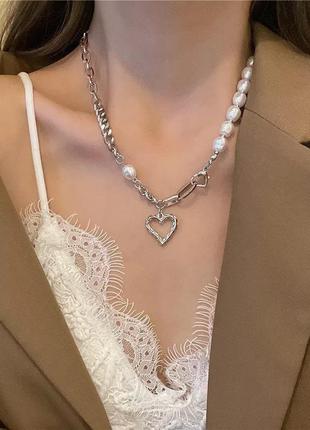 Прикраса оригінального фасону