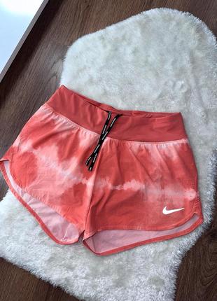 Спортивні шорти nike