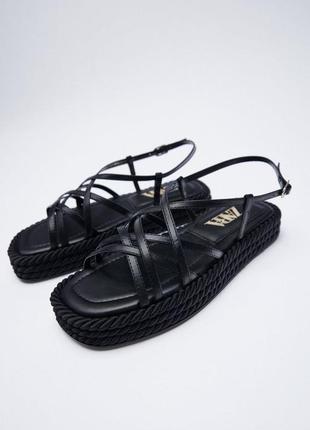 Черные кожаные босоножки zara