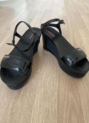 Босоніжки prada, 37-й розмір, чорні