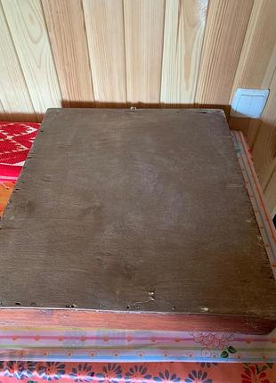 Старинные иконы в деревянном обрамлении. образы