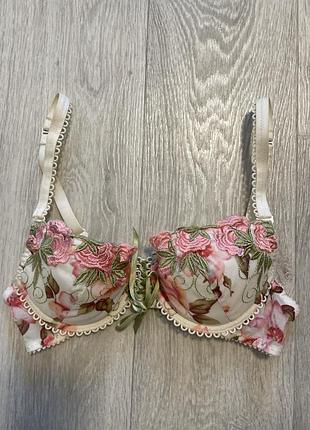 Бюстгальтер