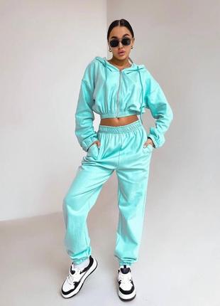 Спортивный костюм