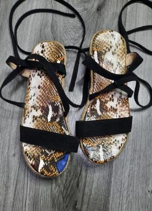 Стильные босоножки