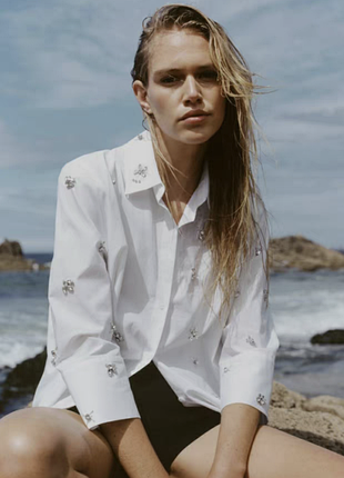 Поплиновая рубашка со стразами zara