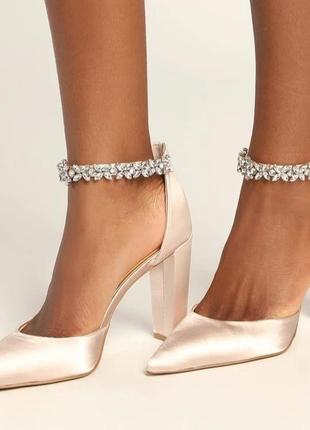 Badgley mischka оригінал пудрові сатинові весільні/вечірні босоніжки з камінням та стразами5 фото