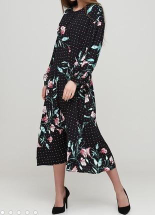 Стильне плаття міді h&m в квітковий принт.