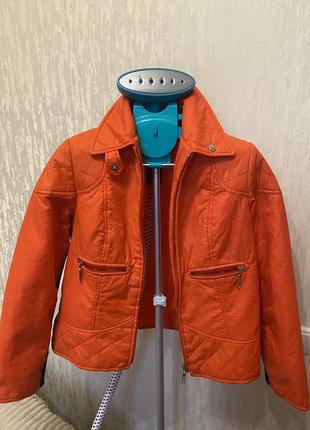 Жіноча легенька курточка