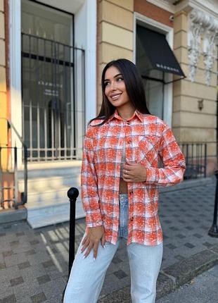 Жіноча вільна тепла помаранчева сорочка в сіру клітинку