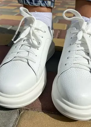 Жіночі шкіряні кросівки на липучках garti натуральна шкіра білого кольору розмір 36-37 з бічною перфорацією s