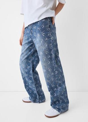Женские широкие голубые джинсы бежги baggy вишенки bershka бершка