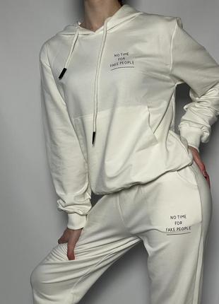 Жіночий спортивний костюм білий