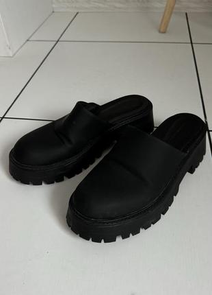 Мюлі, шльопанці pull&bear