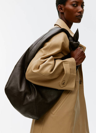 Шкіряна сумка асиметричного крою arket 1222298 - 001