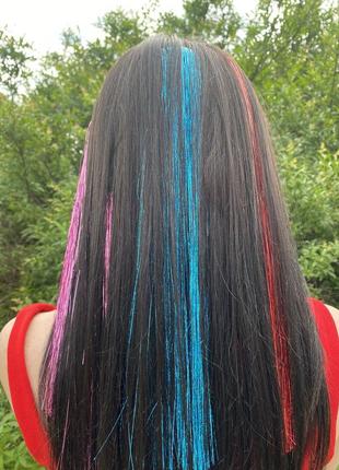 Красные накладные пряди из иск.волос на заколке блестящие.