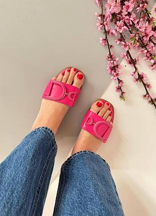 Шлепанцы в разовом цвете
