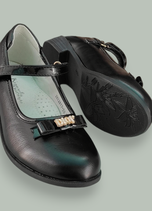 Шкільні чорні туфлі на підборах для дівчинки 2