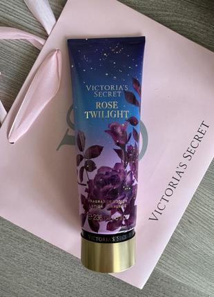 Парфюмированный увлажняющий лосьон victorias secret rose twilight.