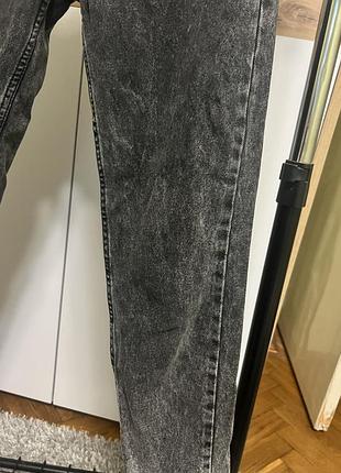 Джинсы серые