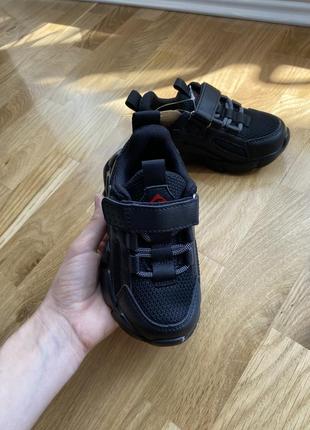 Кросівки хлопчик