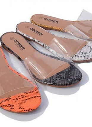 Стильні прозорі шльопанці зі зміїним принтом