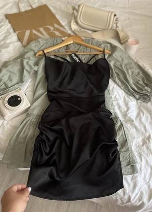 Нове чорне шовкове плаття boohoo
