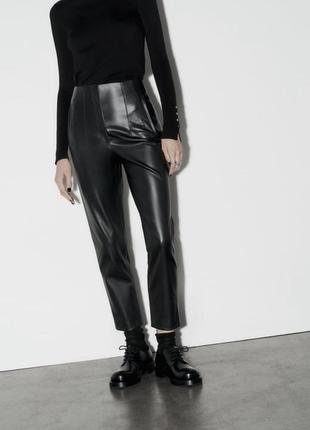 Чорні шкіряні штани від зара/zara
