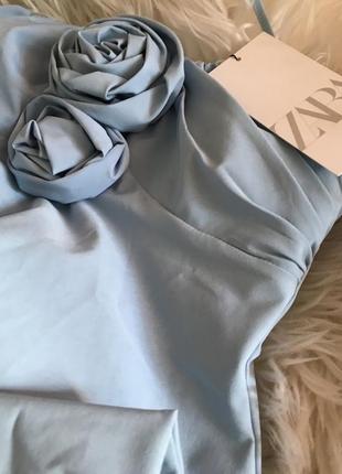 Zara шикарное платье с цветком небесного цвета5 фото