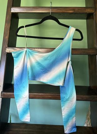 Кофта с открытым плечом