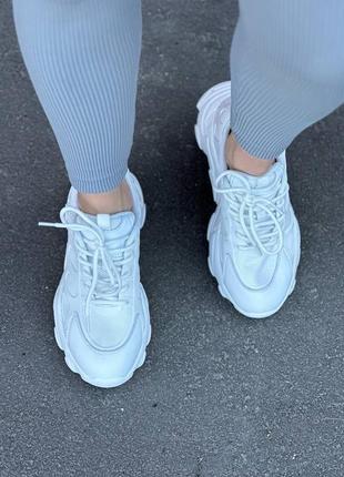 Легкие и удобные женские кроссовки / демисезонные / весенние, летние, осенние / кожа, текстиль / белые, бежевые