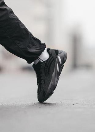 Чоловічі кросівки adidas yeezy boost 700 v2 black 40-41