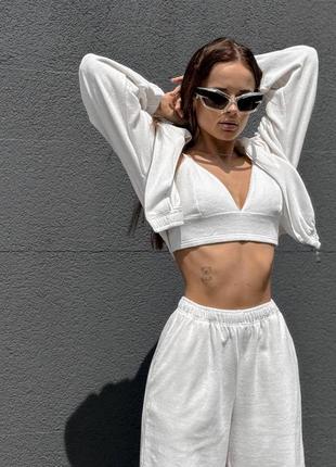 Комплект 3-ка
• худи
• бра
• штани