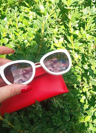 Очки солнцезащитные от известного бренда guess в целом состояние