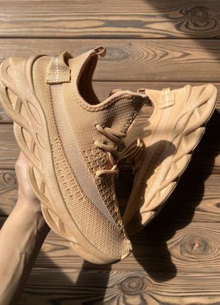 Чоловічі кросівки. бежеві