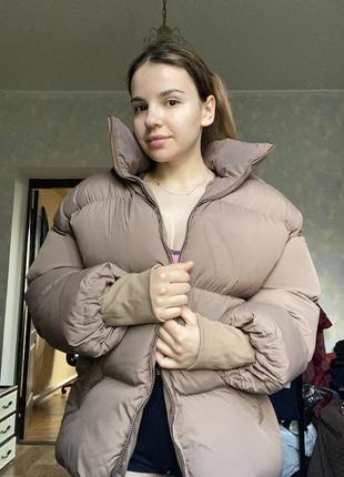 Зимовий пуховик жіночій