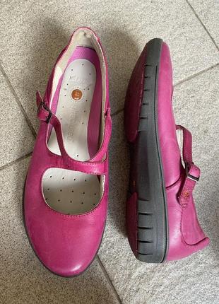 Нові, шкіряні, малинові туфельки тм clarks