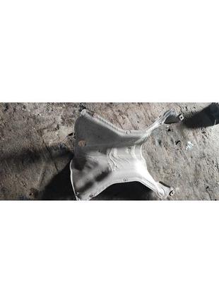 Теплоізоляційний екран паливного бака a1646823671 3.0 дизель mercedes ml w164 2006-