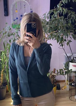 Зеленый пиджак