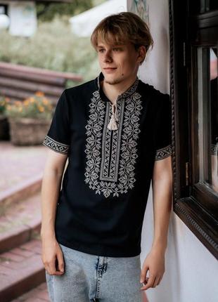 Вишиванка чоловіча з коротким рукавом
