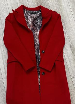Красное пальто