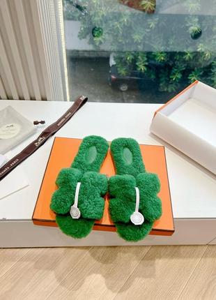 Пушистые, плюшевые тапки в стиле hermes