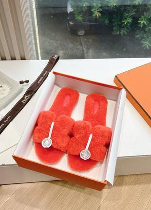 Пушистые, плюшевые тапки в стиле hermes
