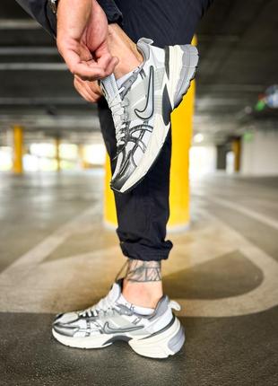 Кроссовки мужские nike v2k run Icons platinum white metalic silver