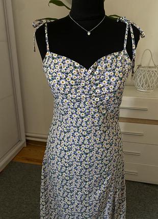 Легеньке літнє платтячко