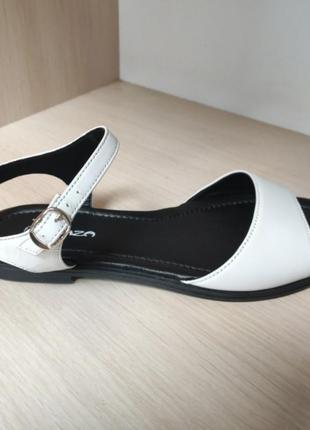 Босоножки женские.