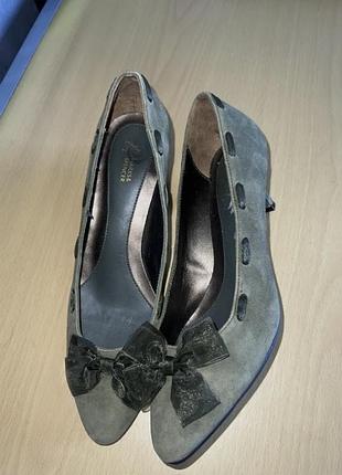 Шкіряні туфлі на підборах marks&spencer оригінал