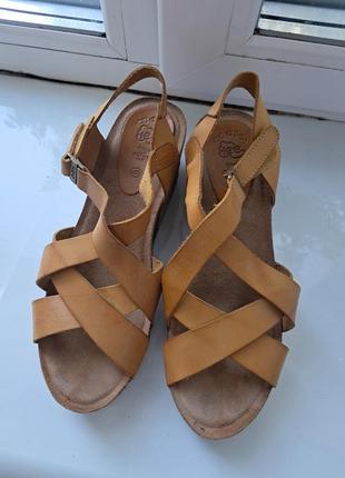 Босоніжки розмір 40