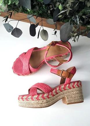 Плетеные босоножки